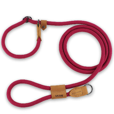 laisse main libre chien rouge en materiaux resistant equipee d anneaux et d attaches