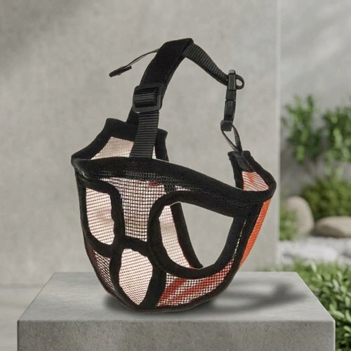 muselière pour bouledogue noire orange en maille vue de côté