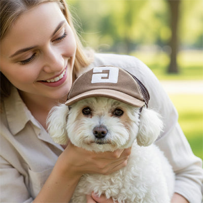 casquette pour chien bichon frisé femme parc marron portrait tendresse
