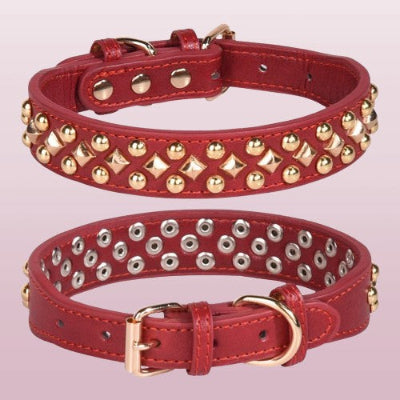 collier chien rouge cloute cuir boucle doree ajustable luxe detail