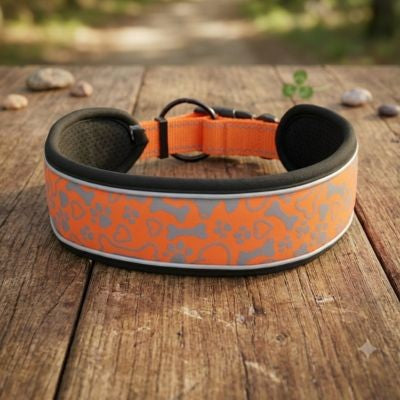 Collier orange chien néoprène réfléchissant motif camouflage pose bois