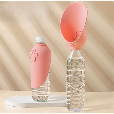 Gourde eau chien silicone rose coupelle bouteille fond beige