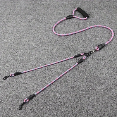 laisse double chien rose en nylon resistant equipee de mousquetons solides ideale pour promener deux chiens