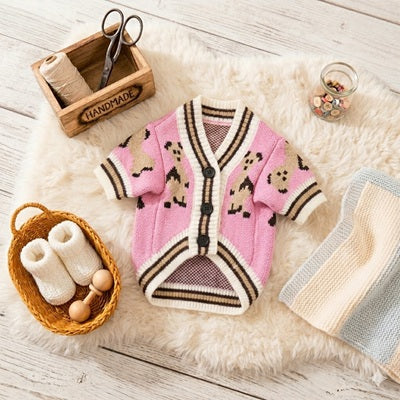 Manteau en laine pour petit chien rose cardigan motif ours artisanal