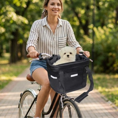 panier chien vélo femme balade parc chien blanc guidon
