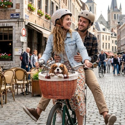 Panier pour chien vélo osier couple casque ville pavée Cavalier