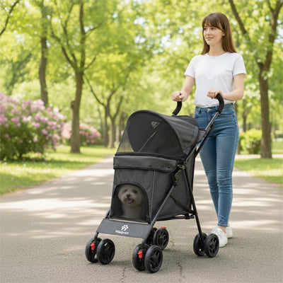 poussette pour chien noire femme marche parc caniche gris